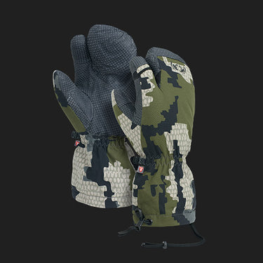 Accessories on Sale featuring the Northstar Glomitt in Verde camouflage.